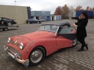 buyer-with-car-in-holland