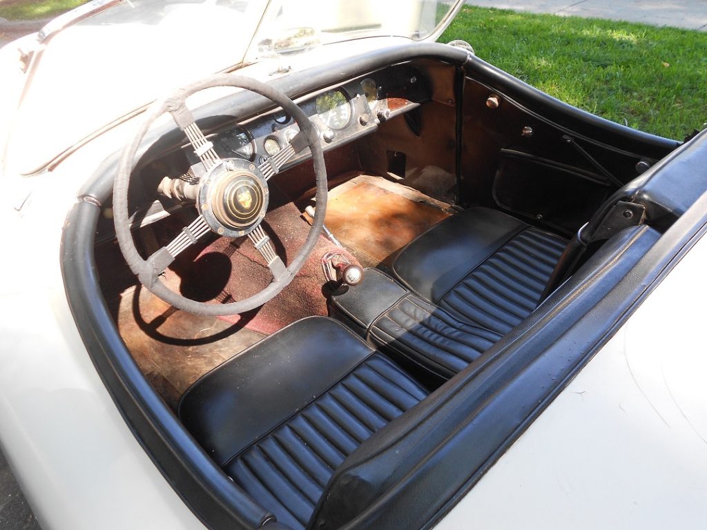dscn2447-interior-dash-from-left